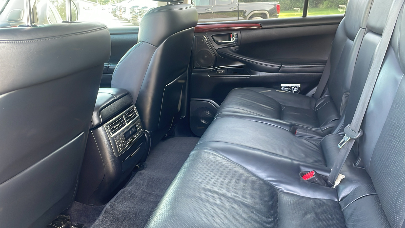 2011 Lexus LX 570 25