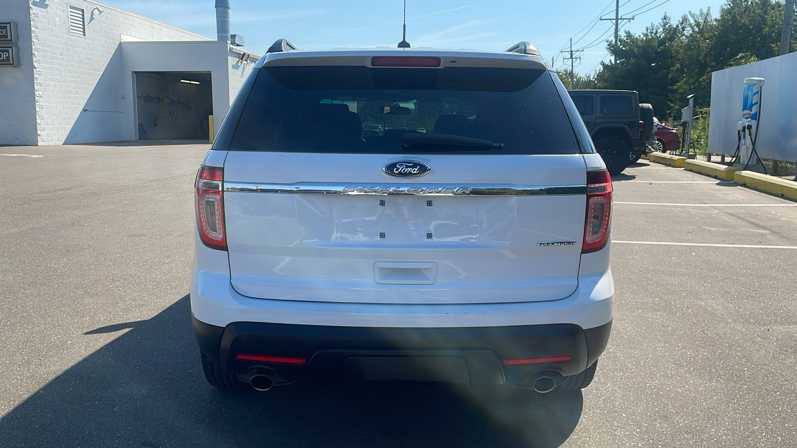 2013 Ford Explorer Base 29