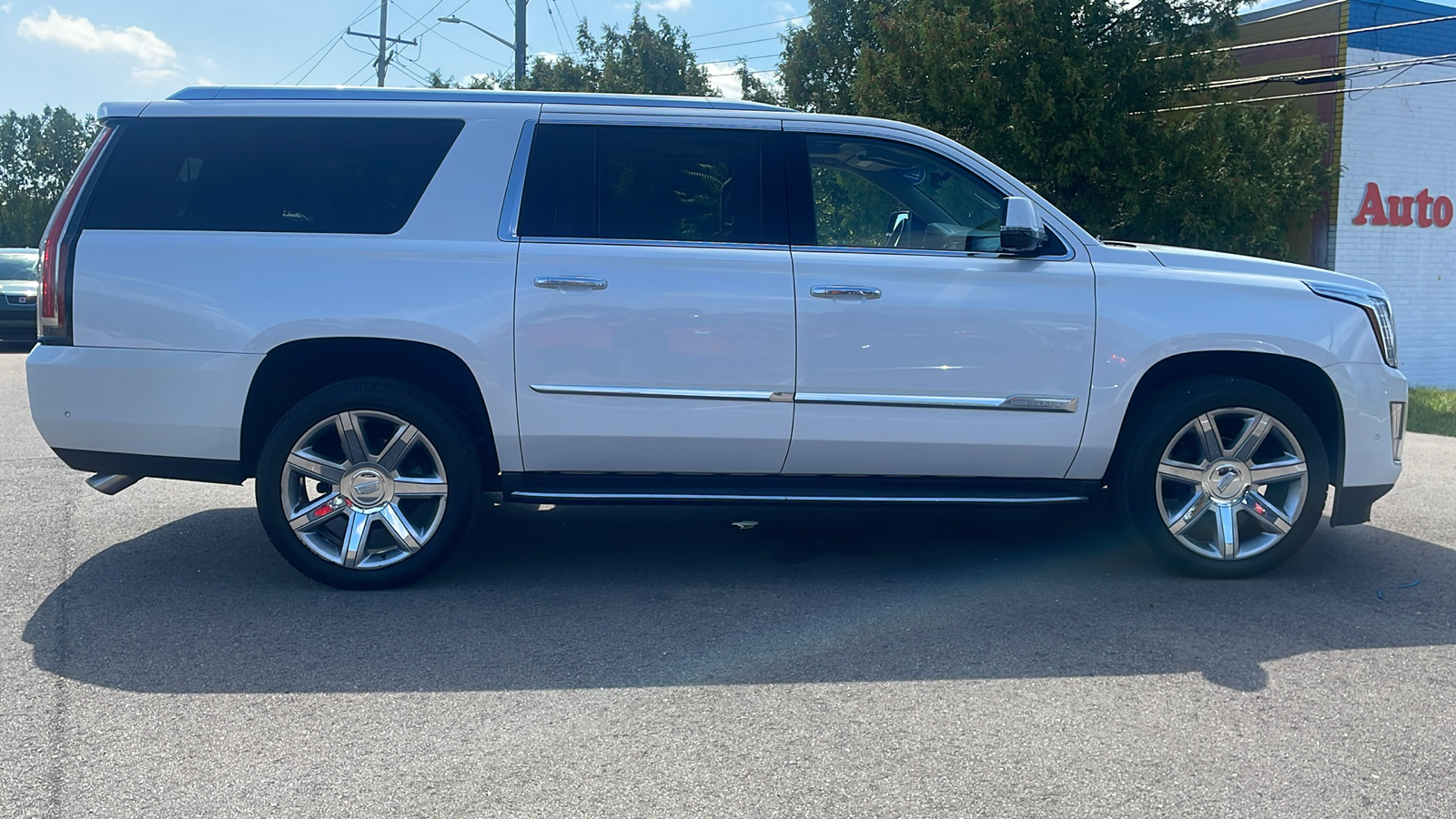 2017 Cadillac Escalade ESV Luxury 3