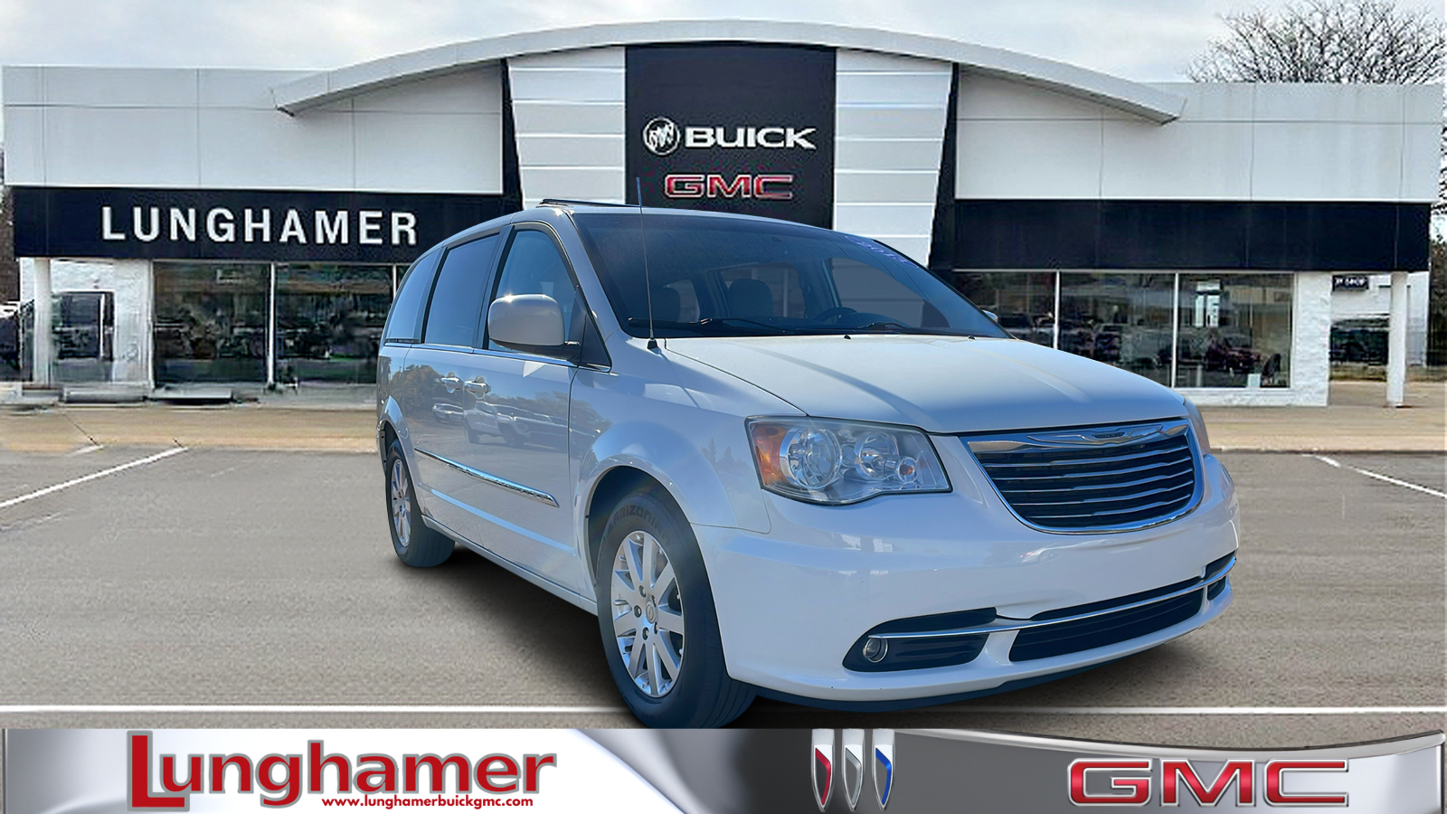 2013 Chrysler Town & Country Touring 1