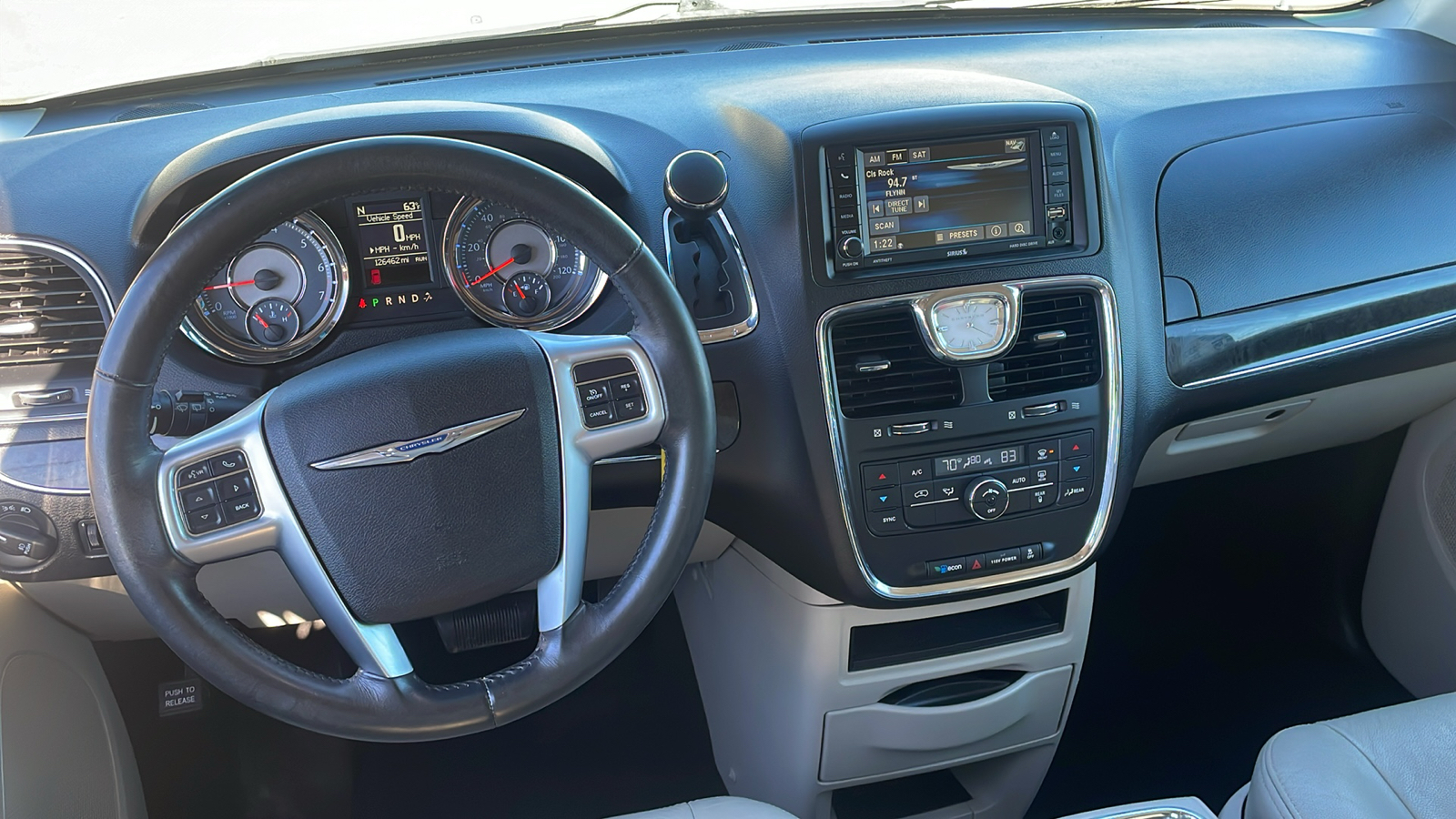 2013 Chrysler Town & Country Touring 13