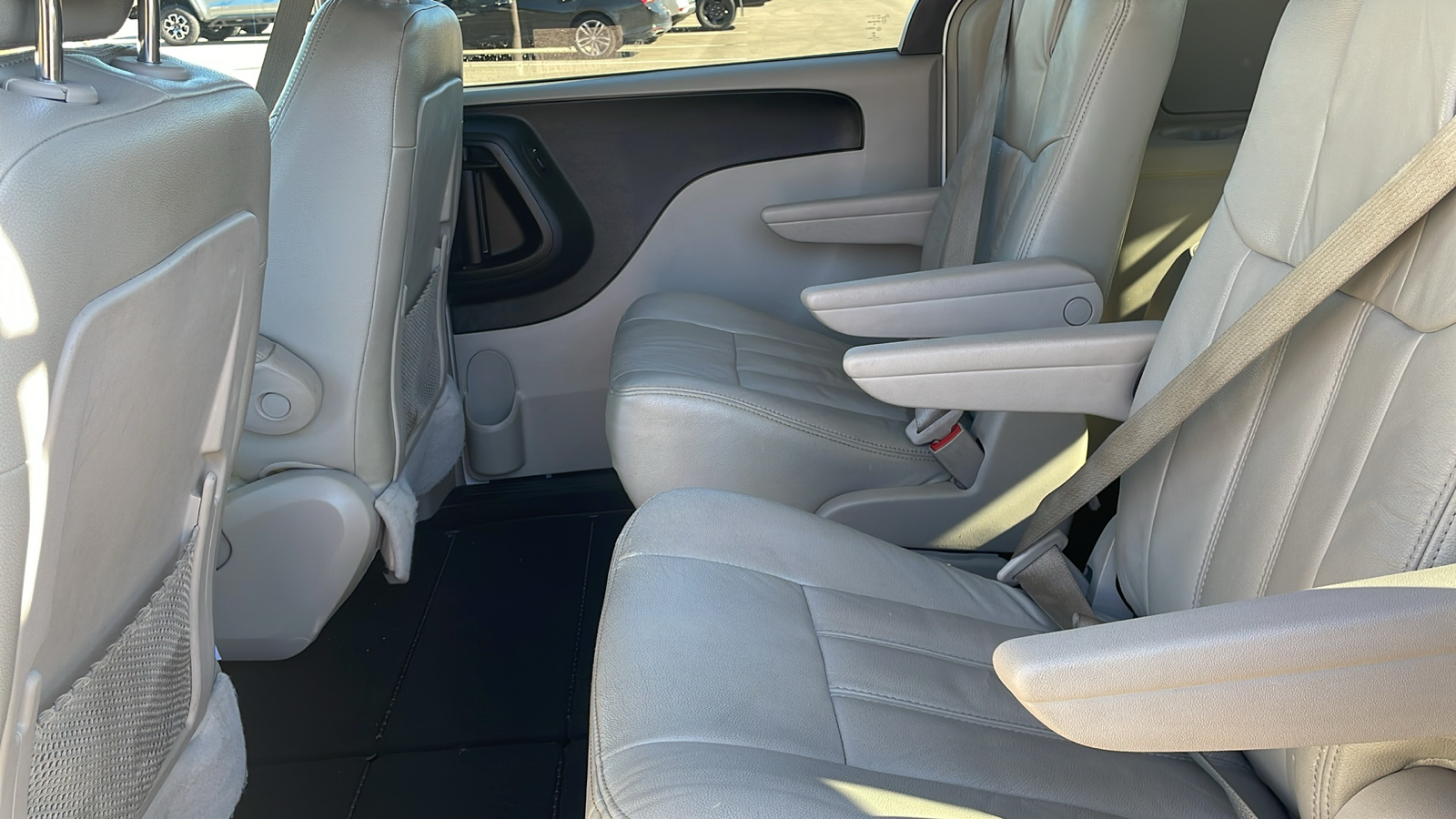 2013 Chrysler Town & Country Touring 24