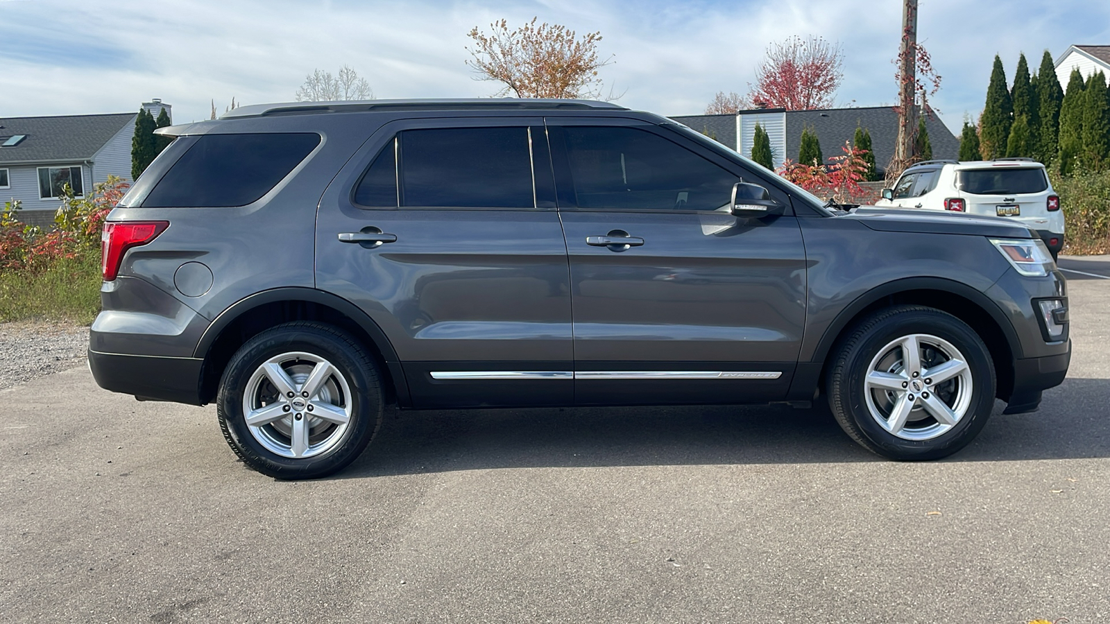 2017 Ford Explorer XLT 3