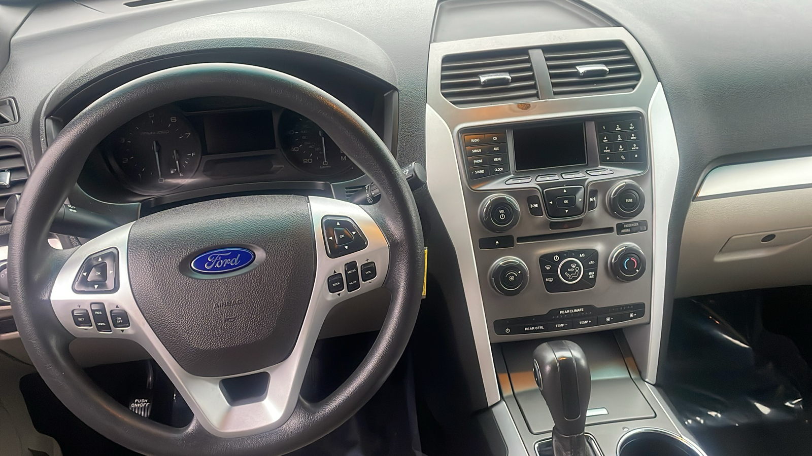 2013 Ford Explorer Base 13