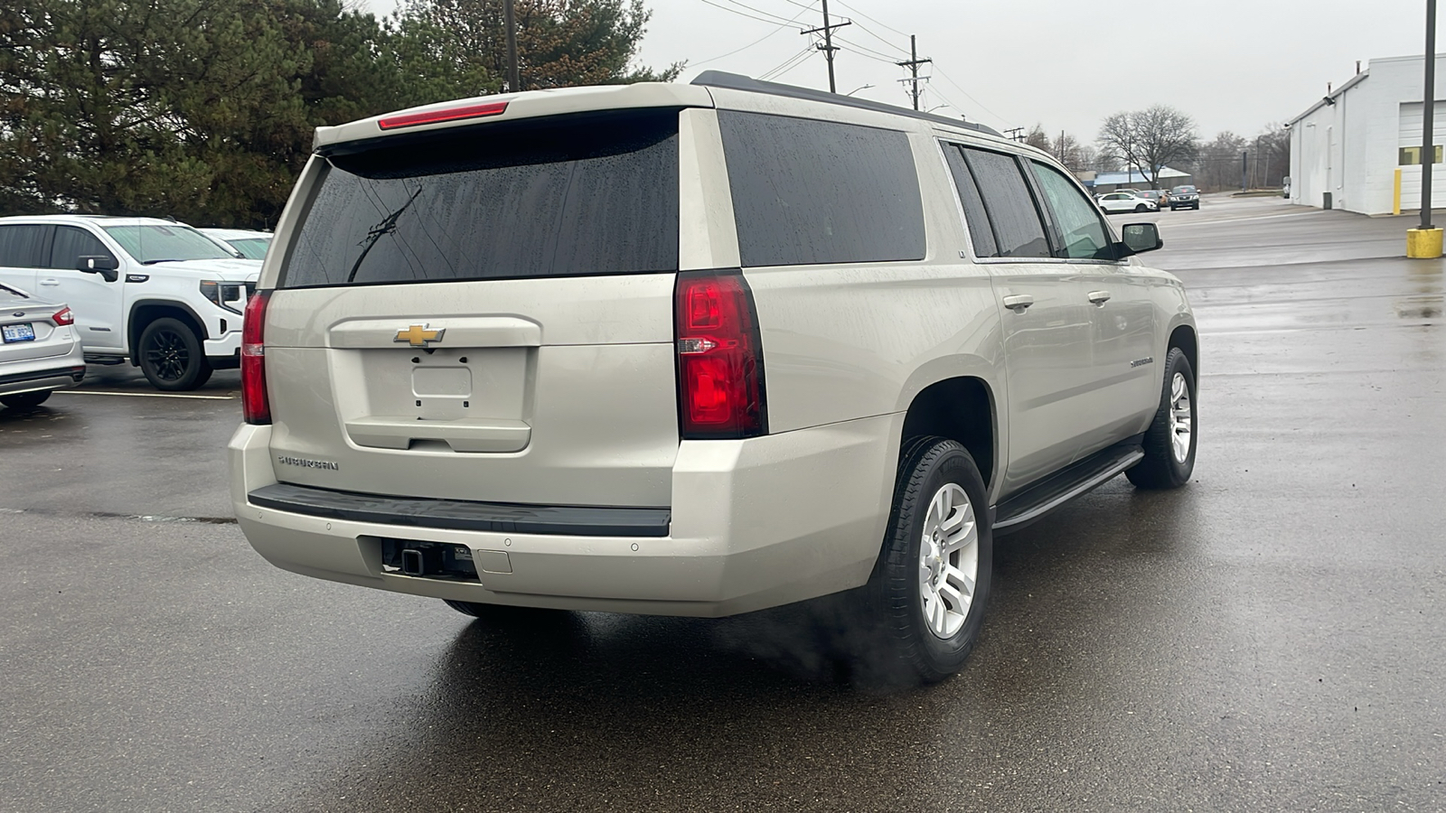 2017 Chevrolet Suburban LT 4