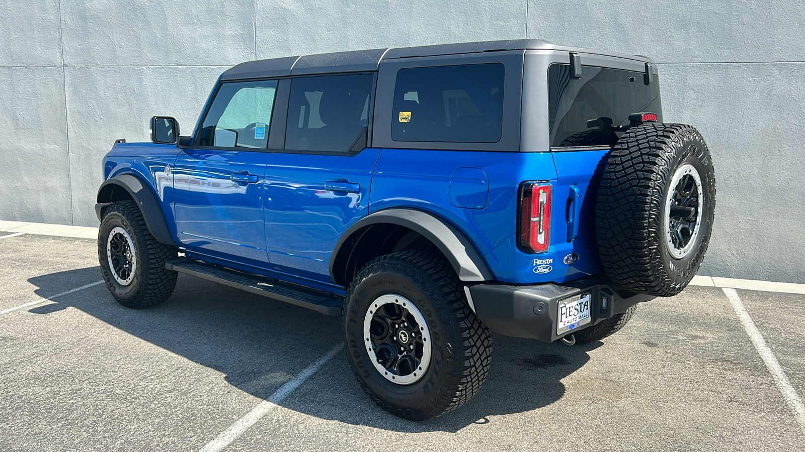 2024 Ford Bronco Outer Banks 2