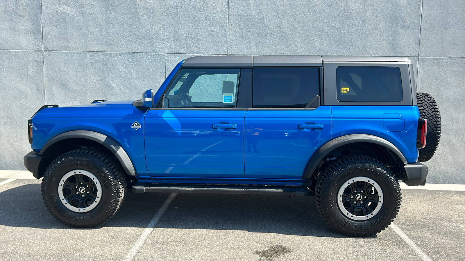 2024 Ford Bronco Outer Banks 3