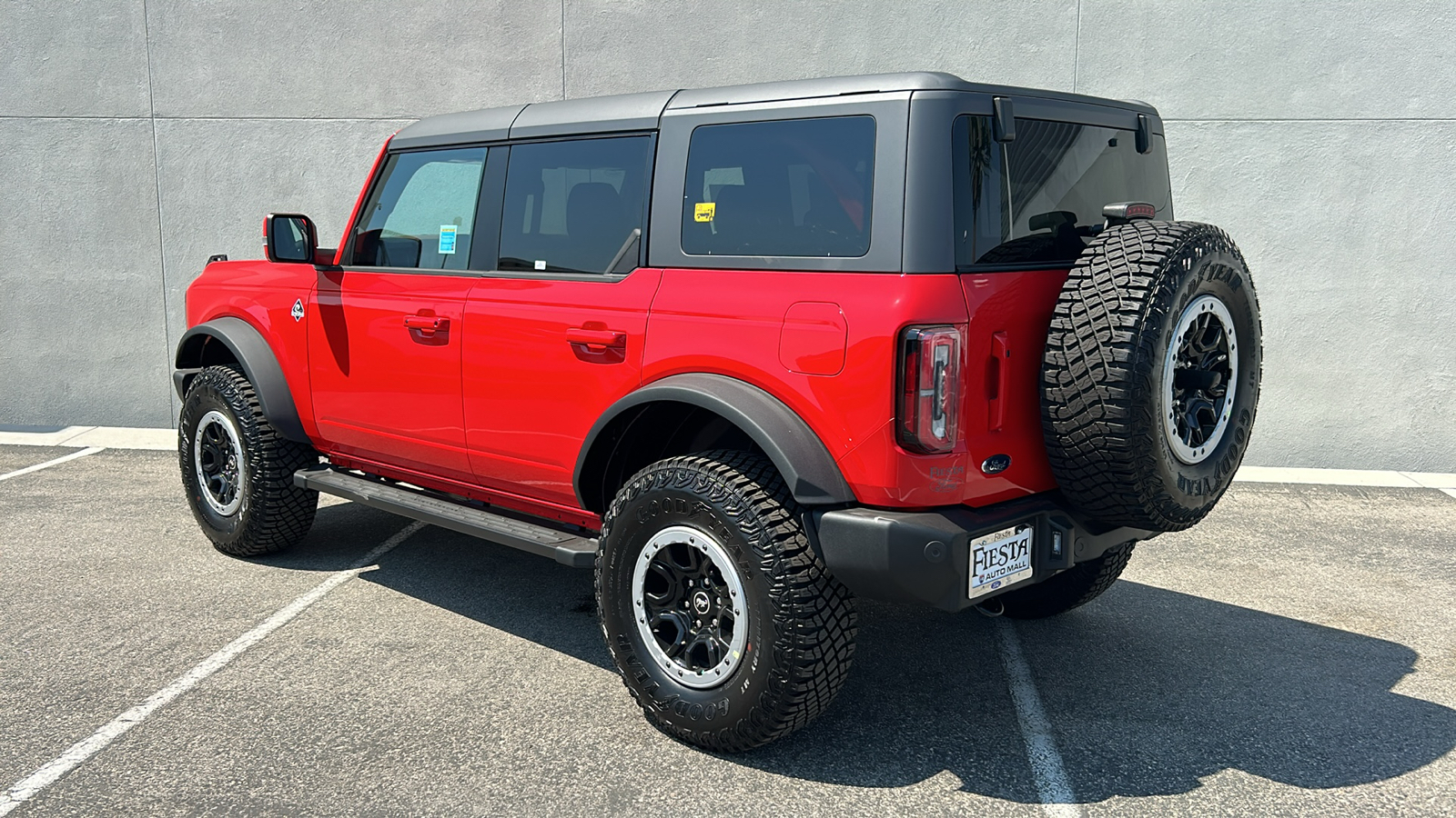 2024 Ford Bronco Outer Banks 2