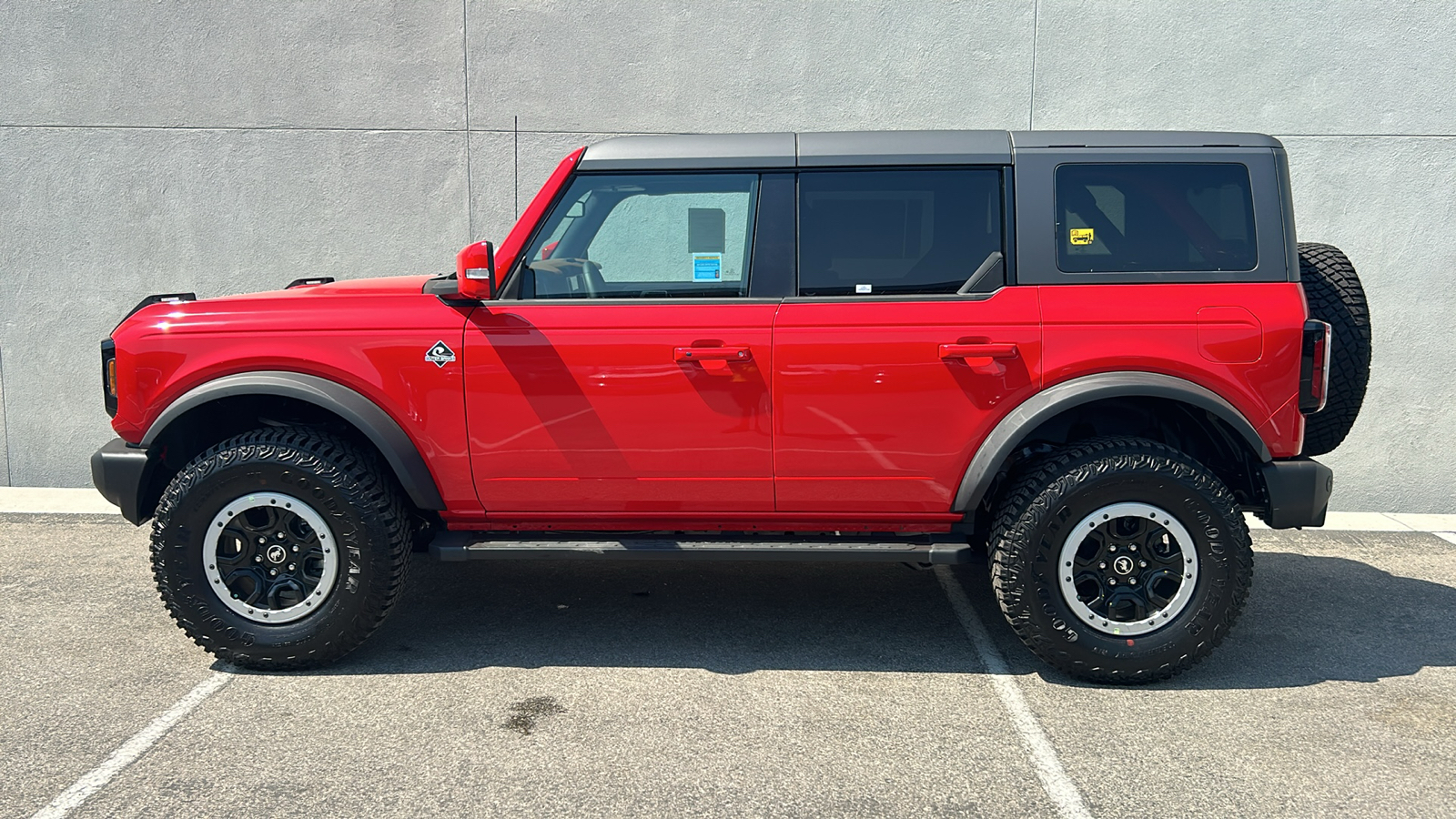 2024 Ford Bronco Outer Banks 3