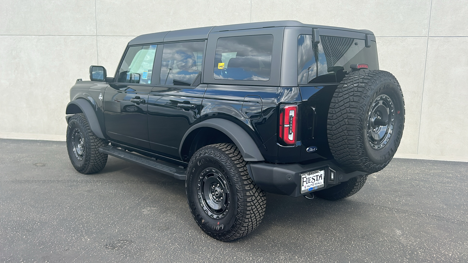 2024 Ford Bronco Outer Banks 2