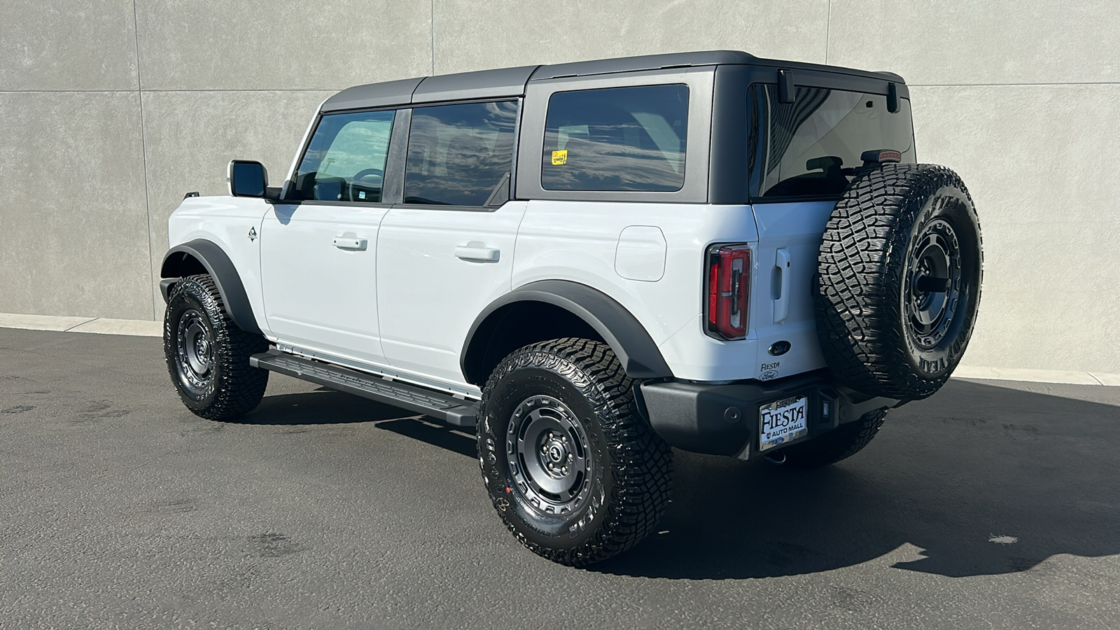 2024 Ford Bronco Outer Banks 2