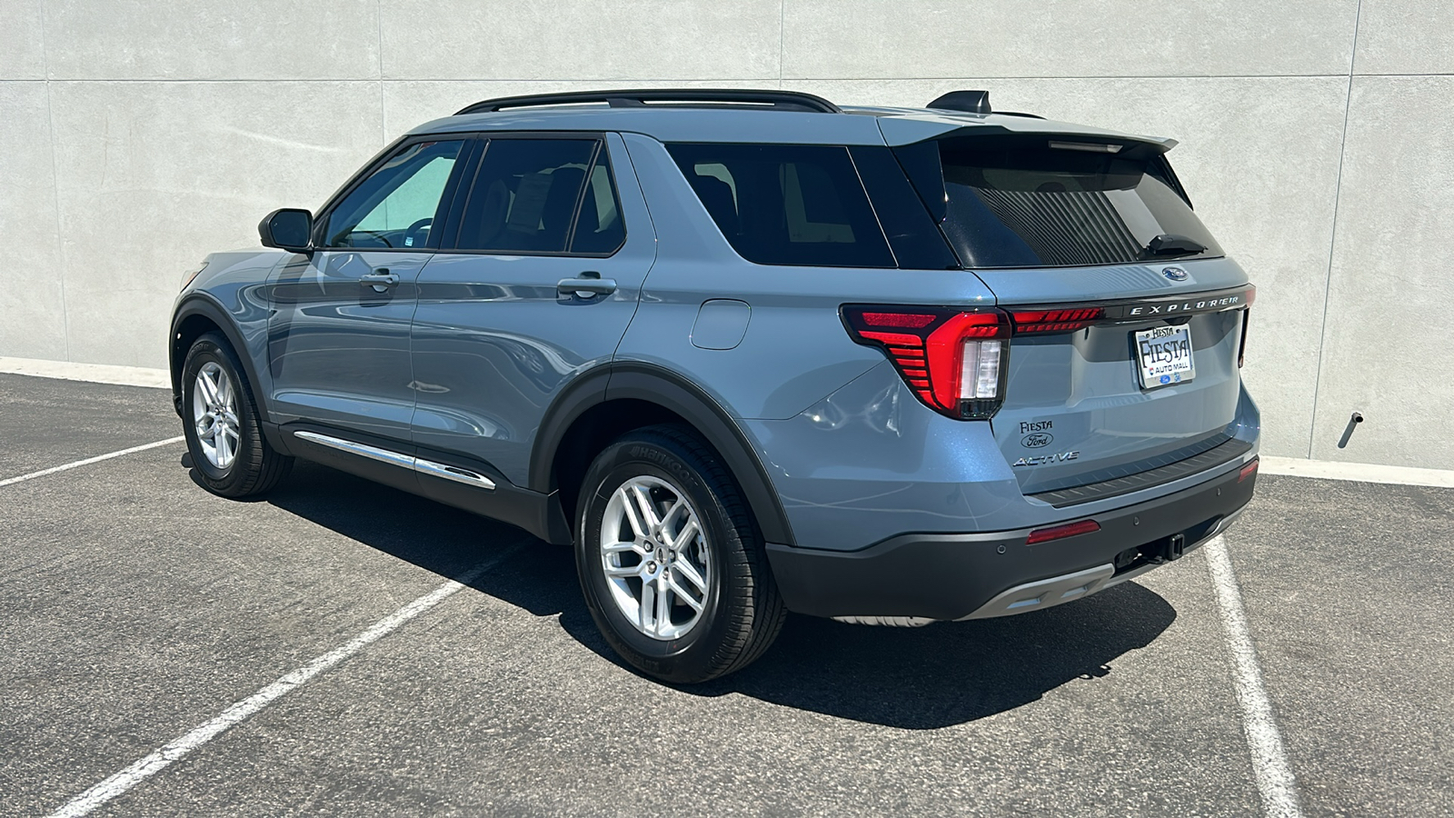 2025 Ford Explorer Active 2