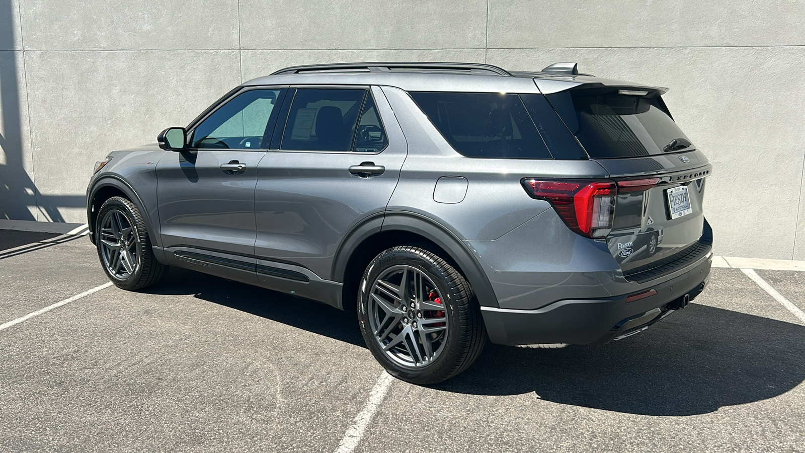 2025 Ford Explorer ST-Line 2