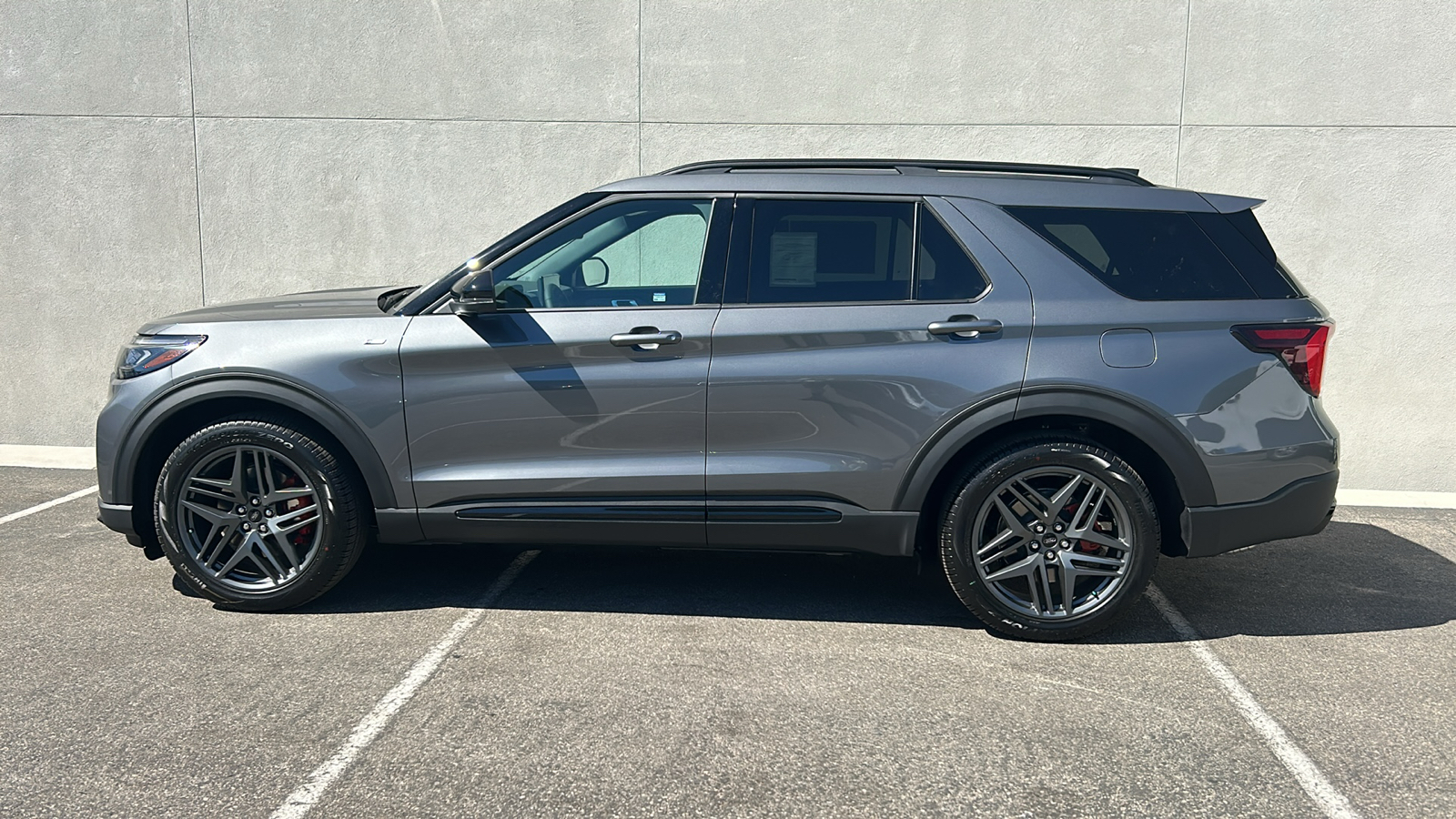 2025 Ford Explorer ST-Line 3