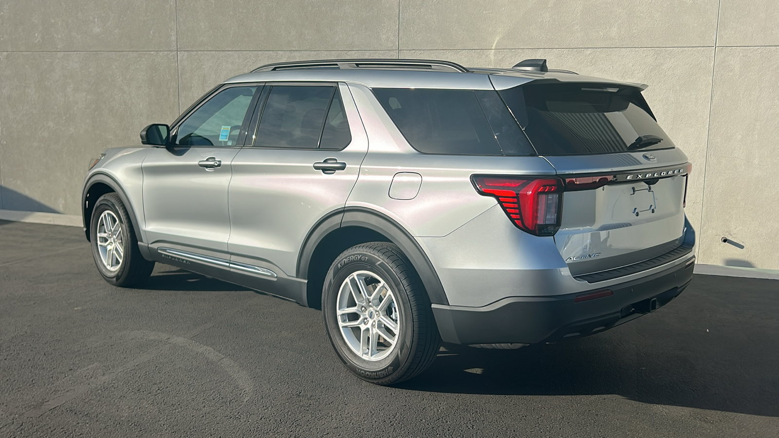 2025 Ford Explorer Active 2