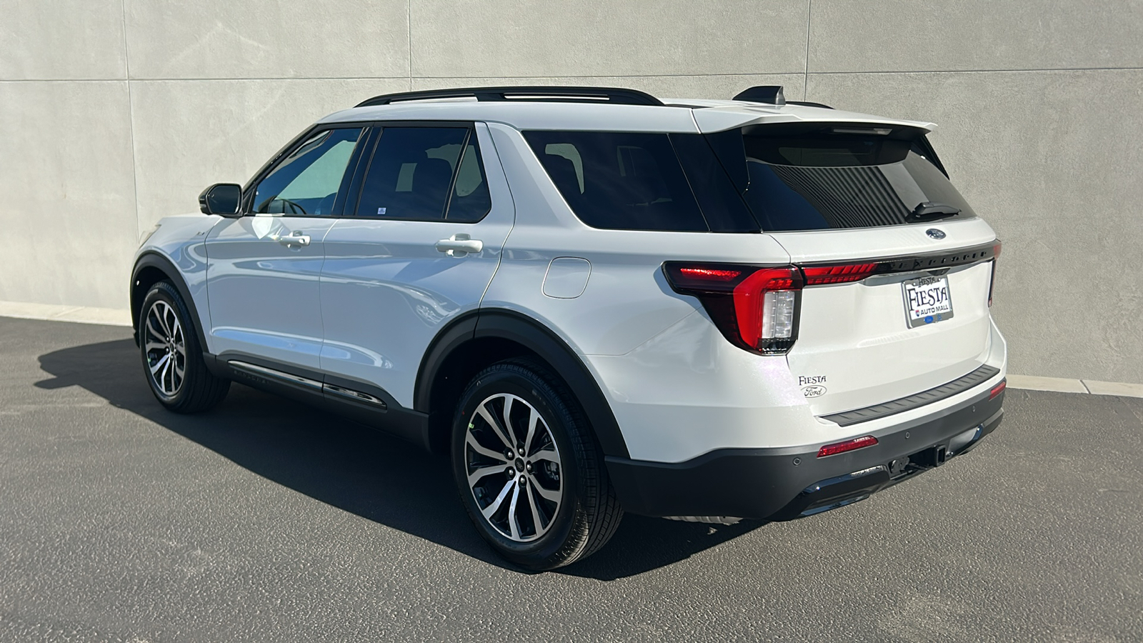 2025 Ford Explorer ST-Line 2