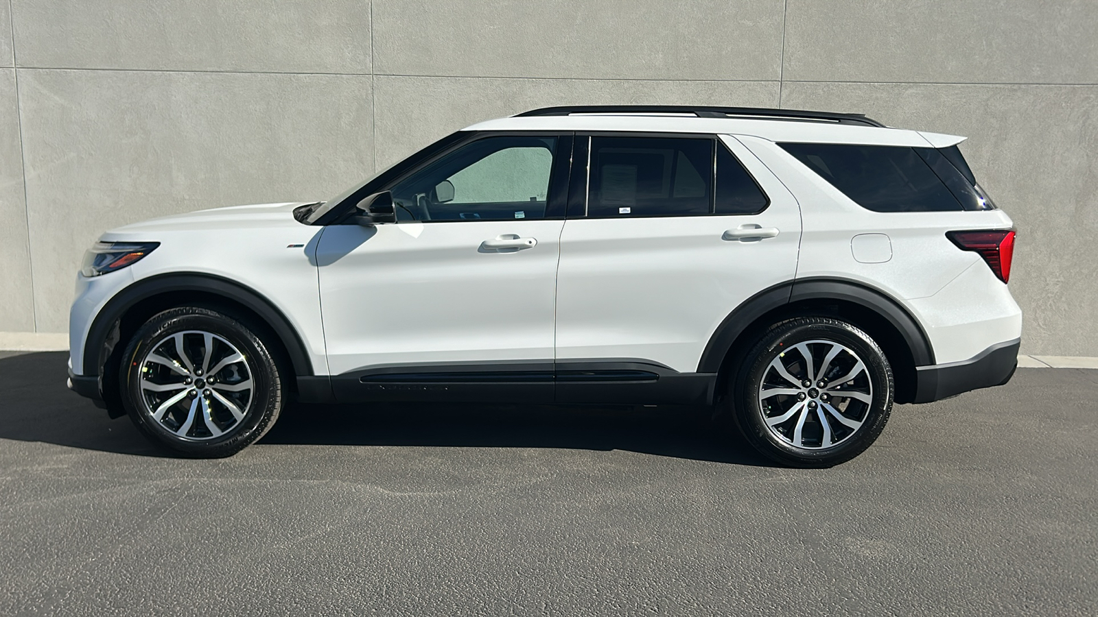 2025 Ford Explorer ST-Line 3