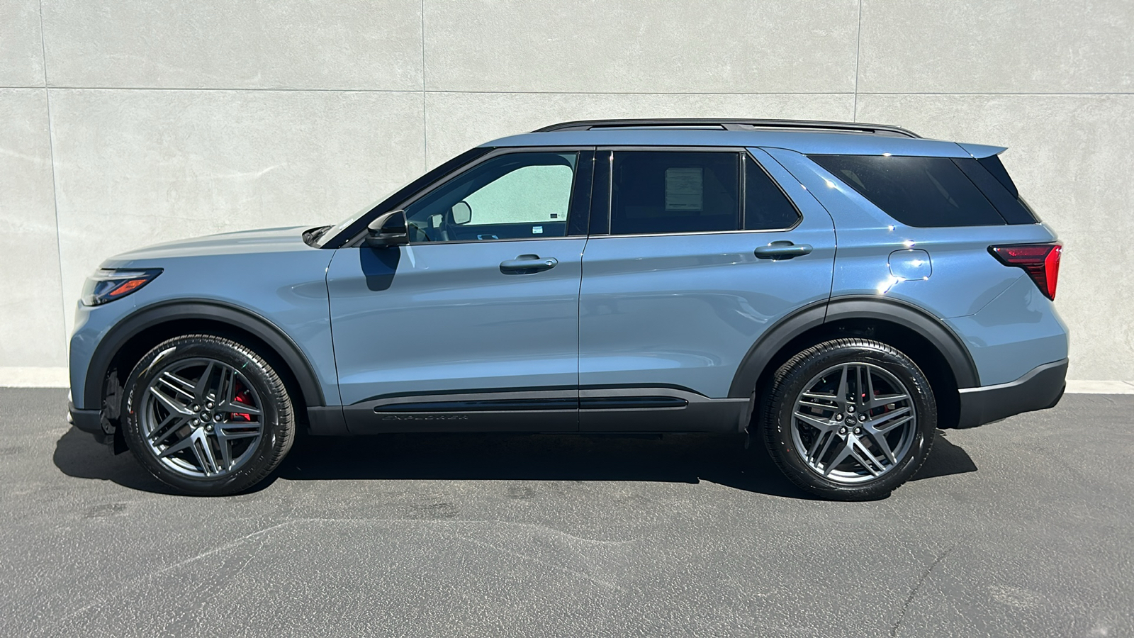 2025 Ford Explorer ST-Line 3