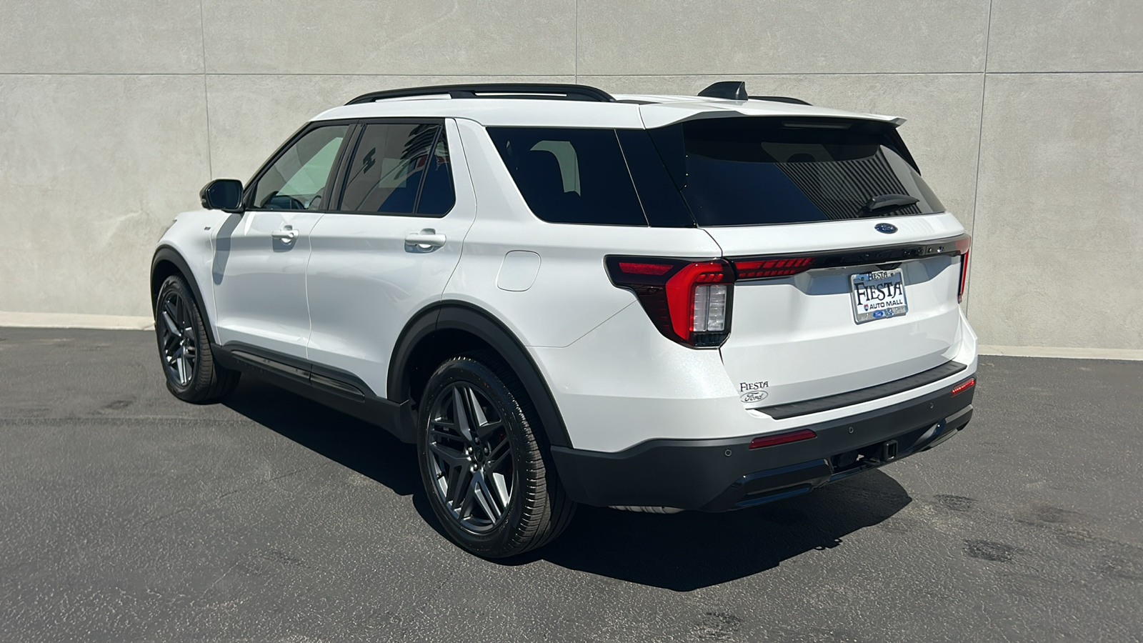 2025 Ford Explorer ST-Line 2