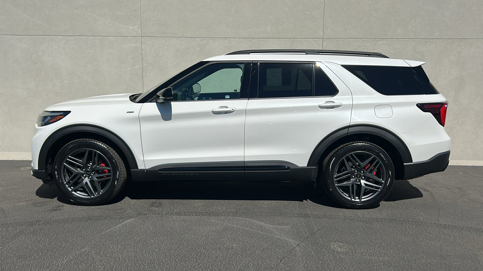 2025 Ford Explorer ST-Line 3