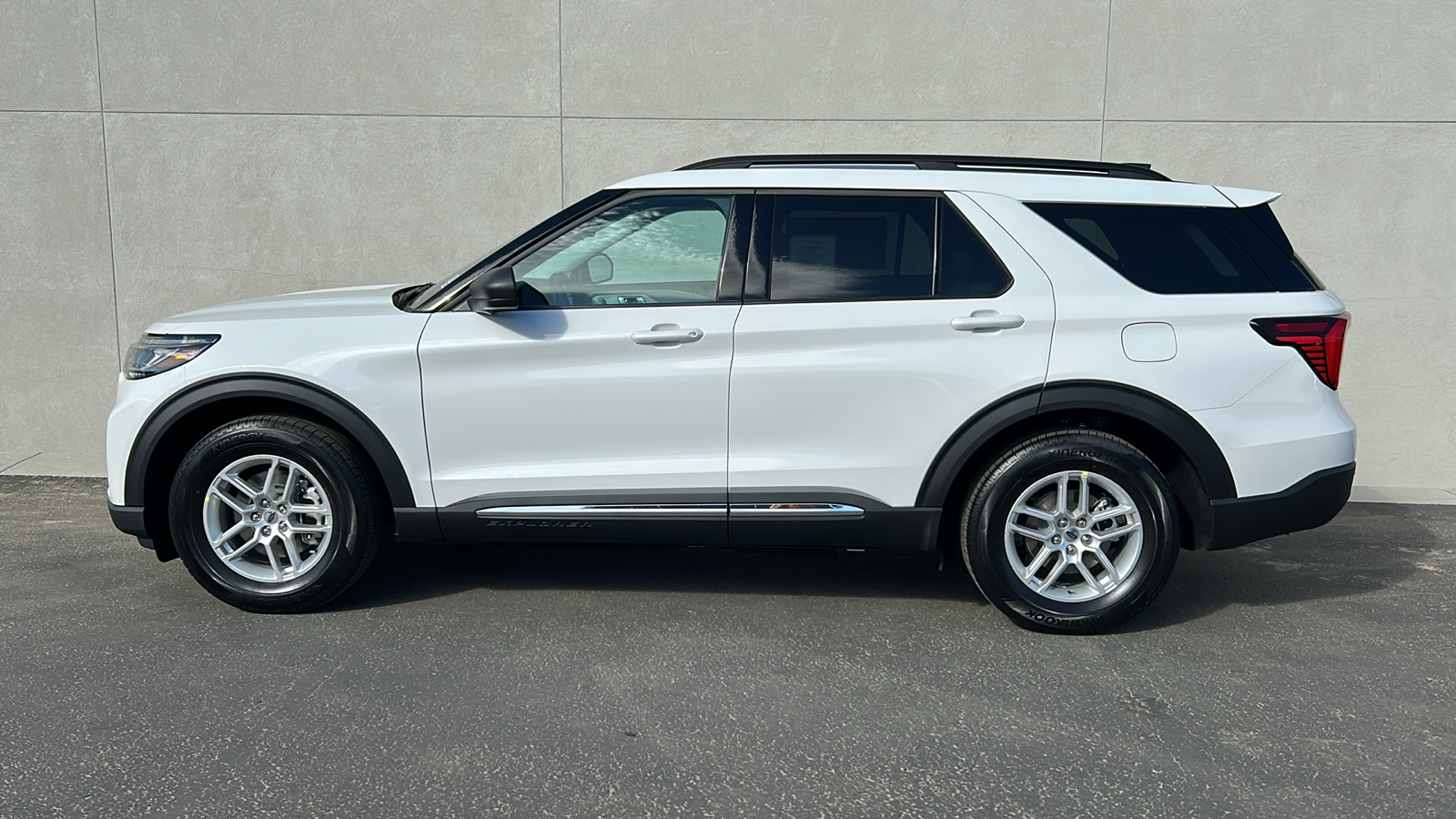 2025 Ford Explorer Active 3