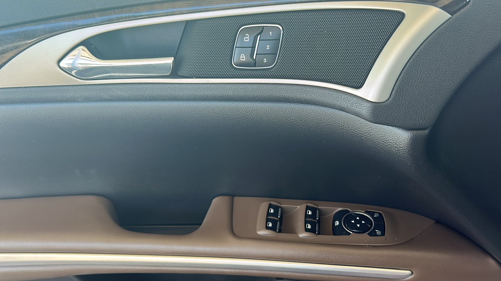 2013 Lincoln MKZ Hybrid 21