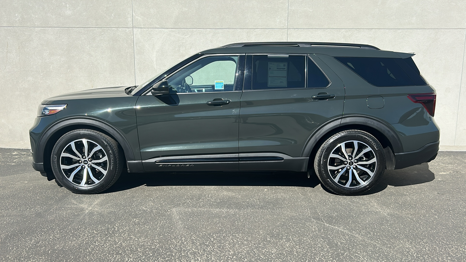 2023 Ford Explorer ST 5