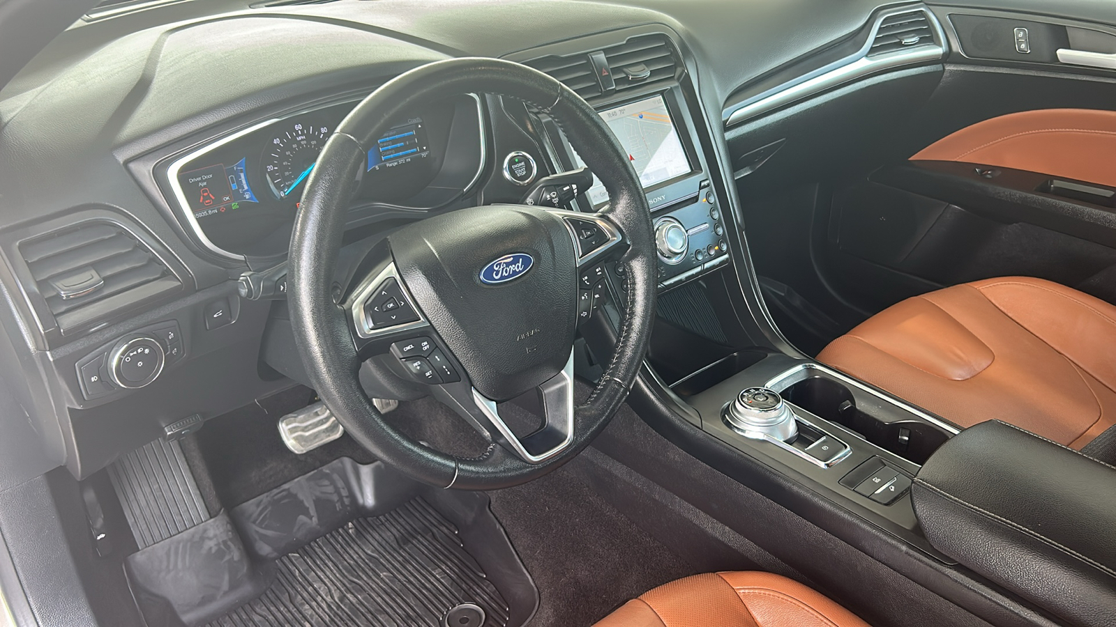 2019 Ford Fusion Hybrid Titanium 24