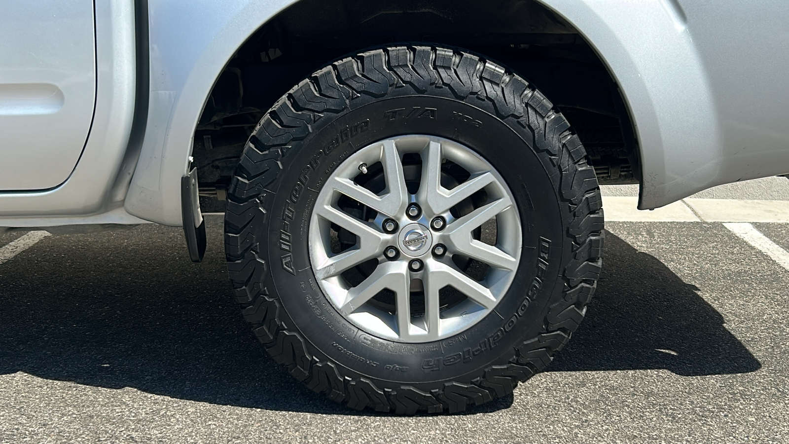 2017 Nissan Frontier SV 10