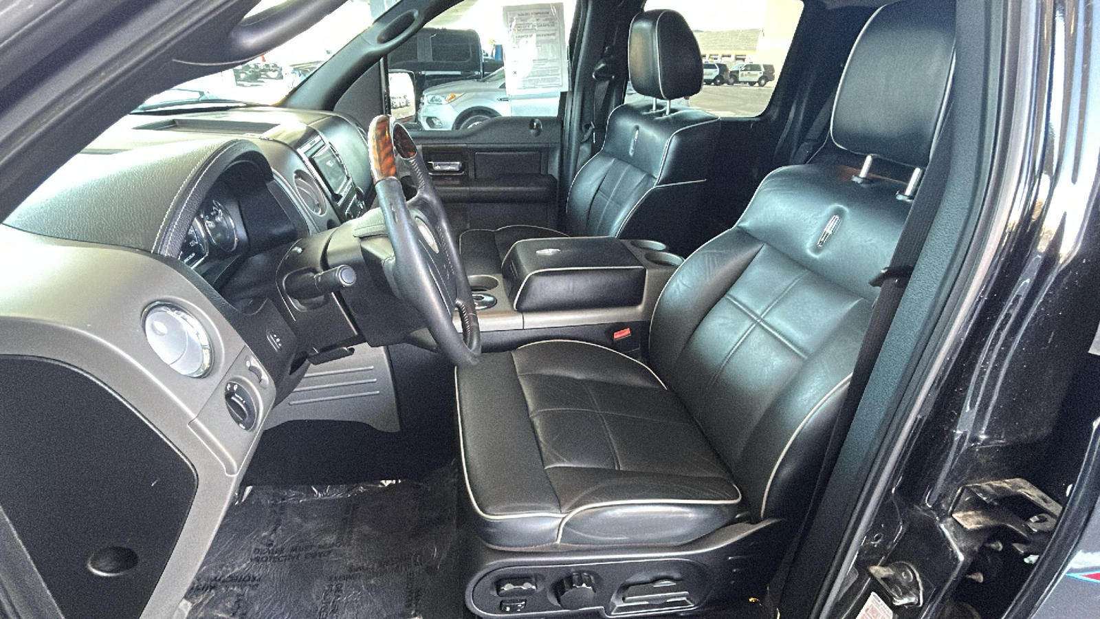 2007 Lincoln Mark LT Base 24