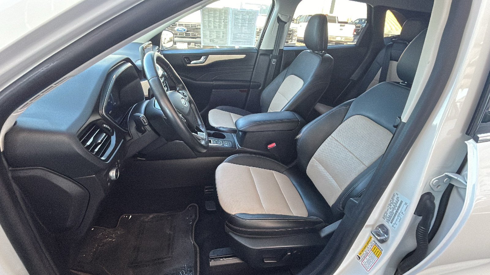 2021 Ford Escape Titanium Hybrid 25