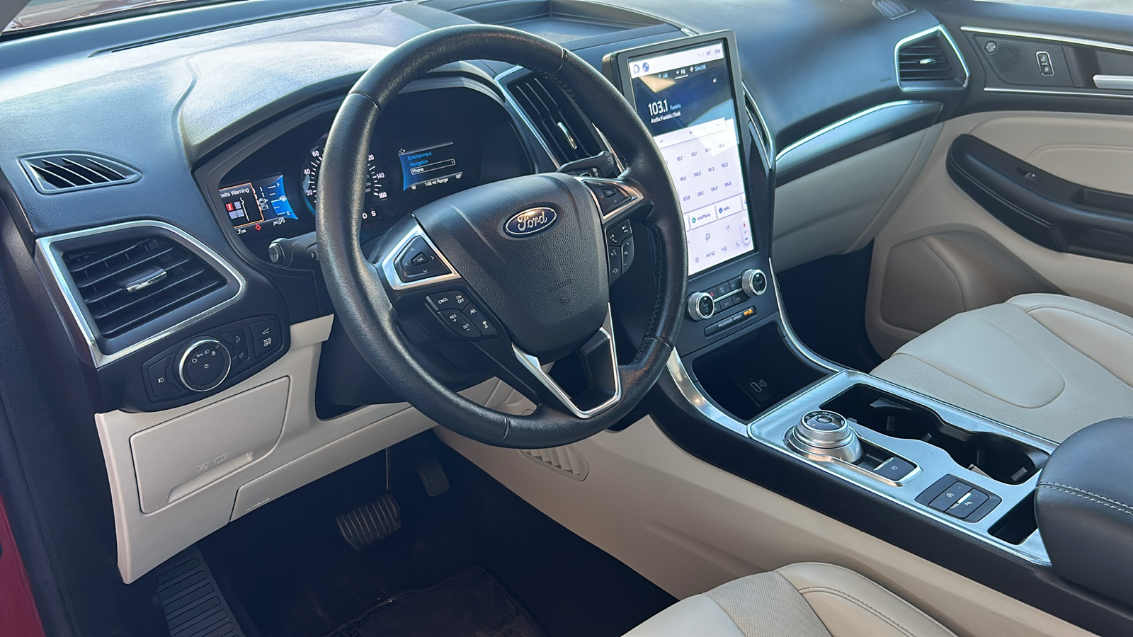 2022 Ford Edge Titanium 23