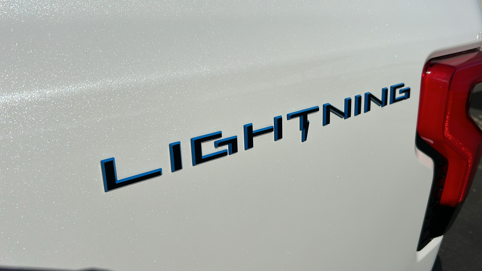 2023 Ford F-150 Lightning Platinum 8