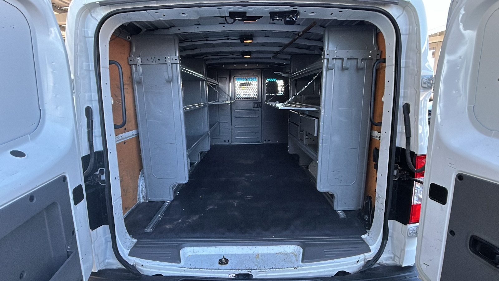 2016 Nissan NV2500 HD SV 23