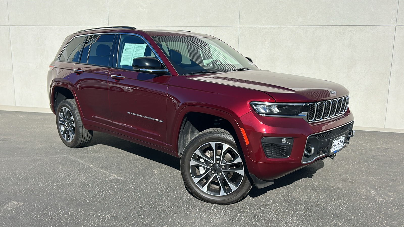 2023 Jeep Grand Cherokee Overland 1