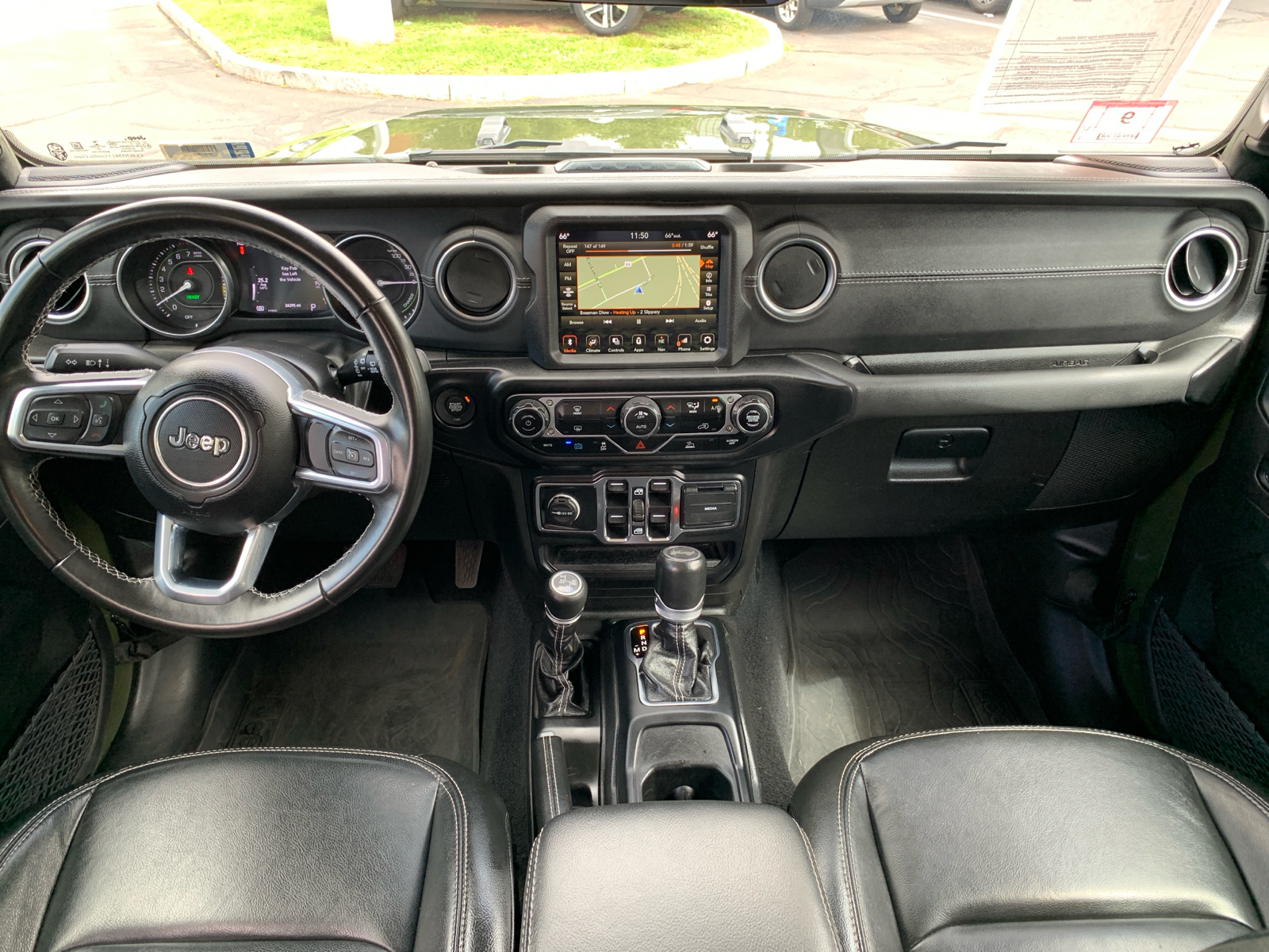 2022 Jeep Wrangler Unlimited Sahara 4xe 33