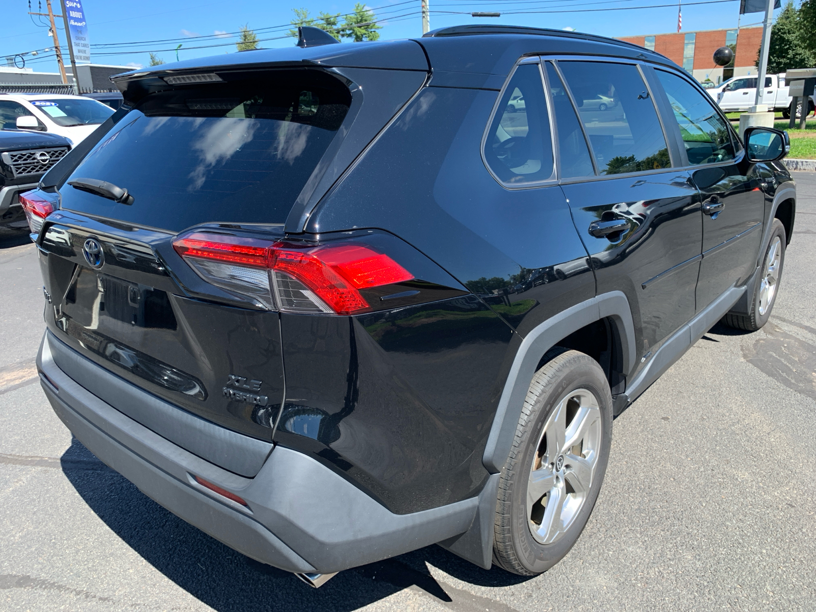 2021 Toyota RAV4 Hybrid XLE Premium 3