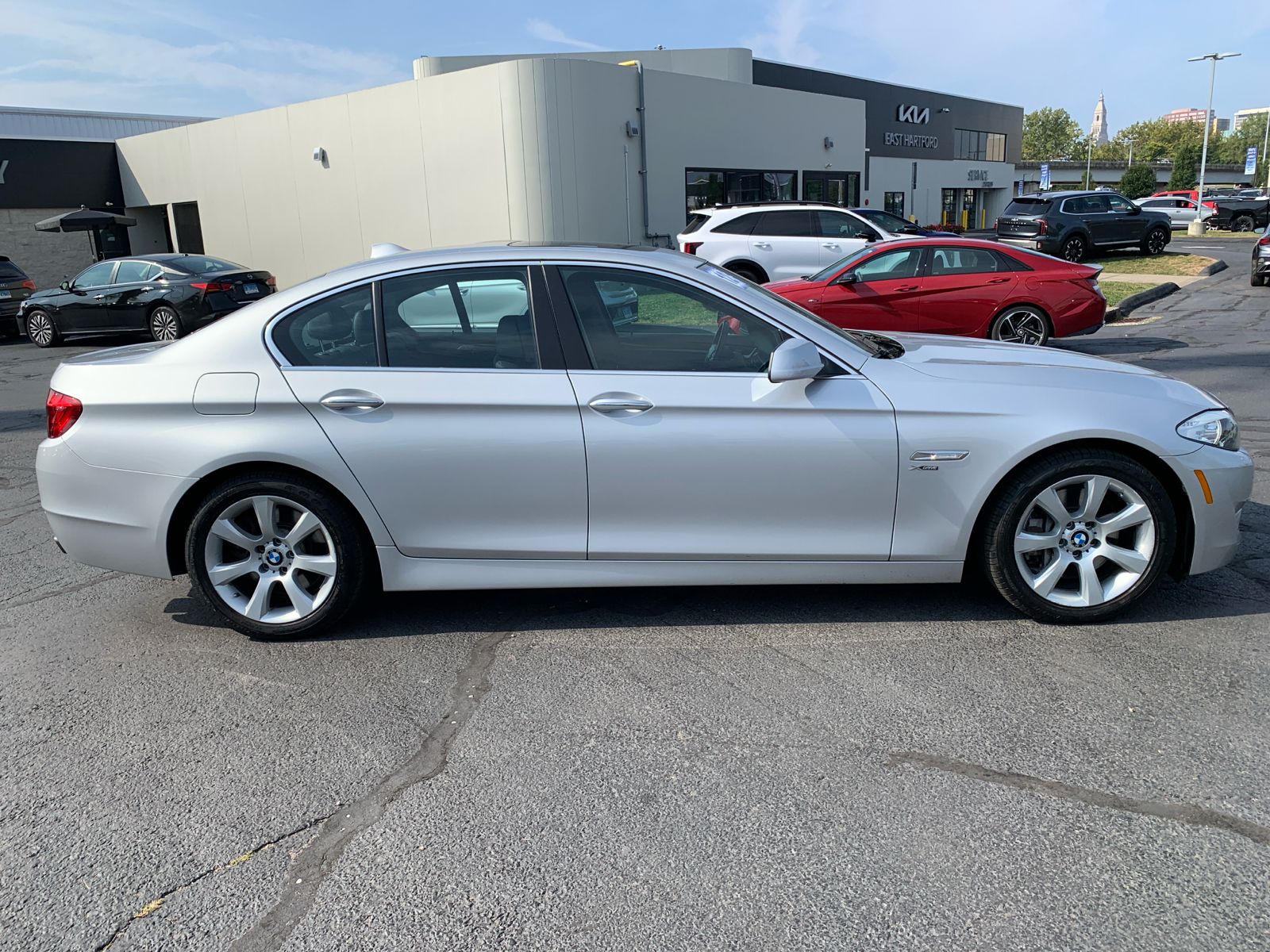 2012 BMW 5 Series 550i xDrive 2