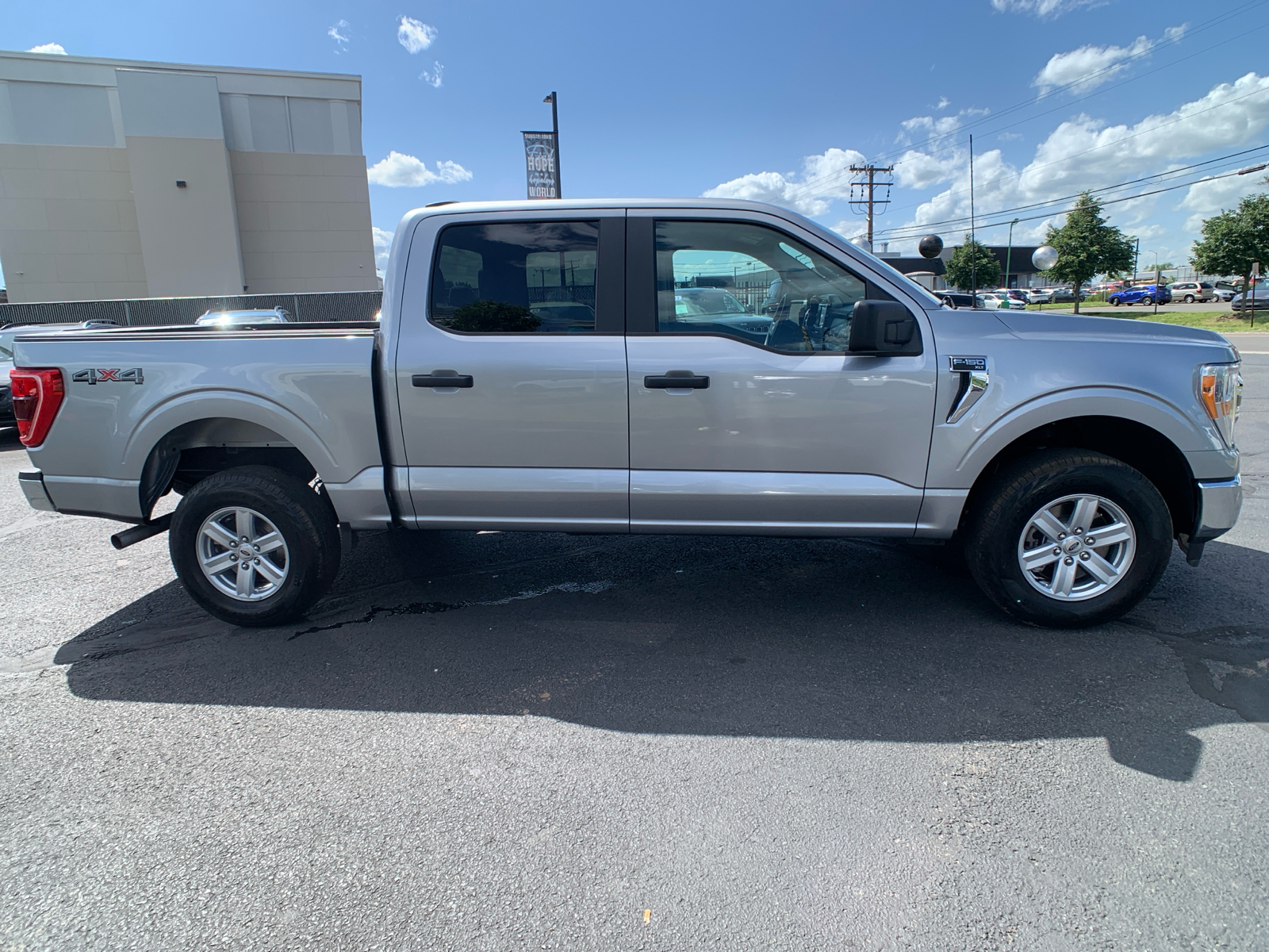 2022 Ford F-150 XLT 2