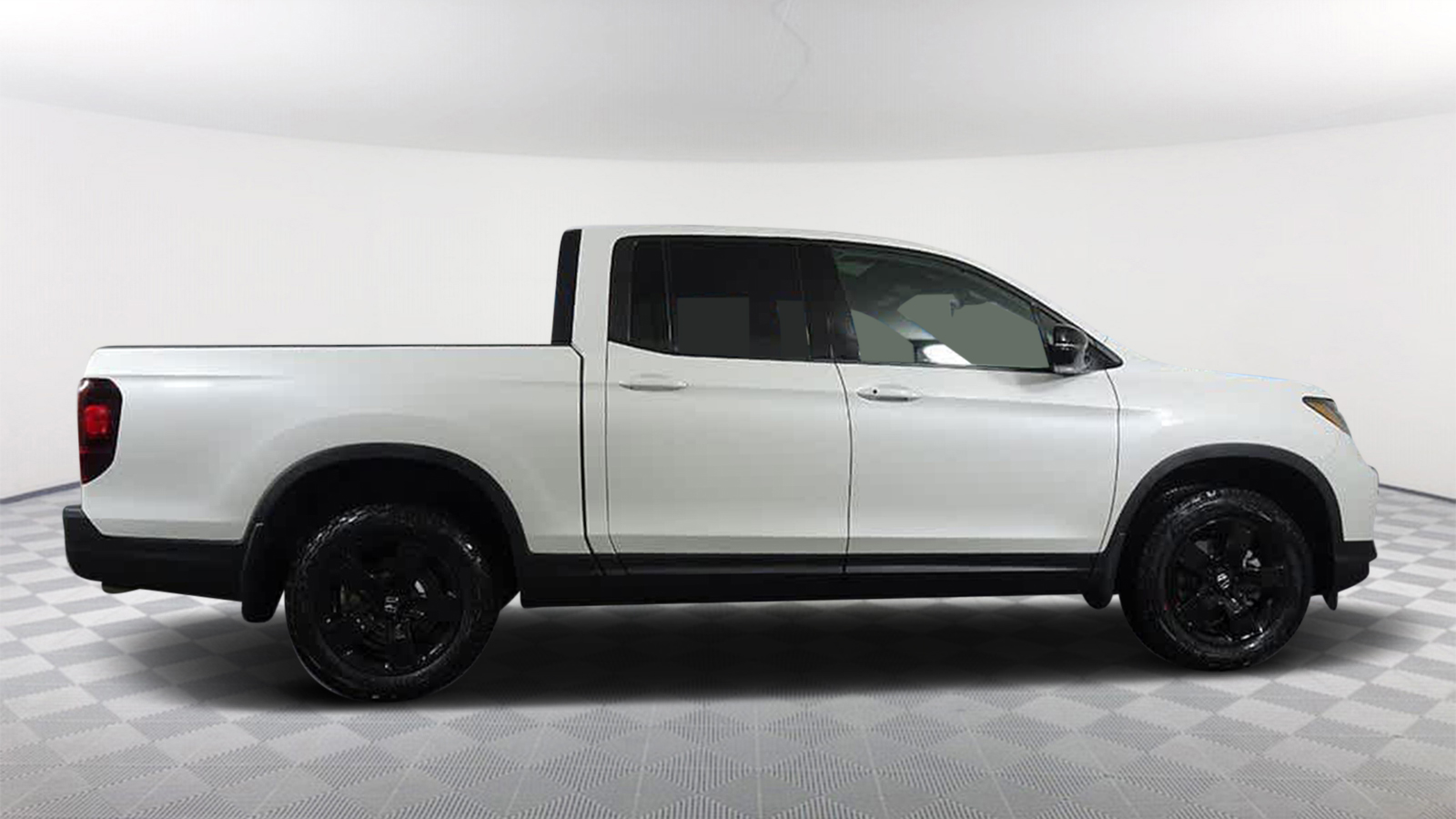 2025 Honda Ridgeline Black Edition 8