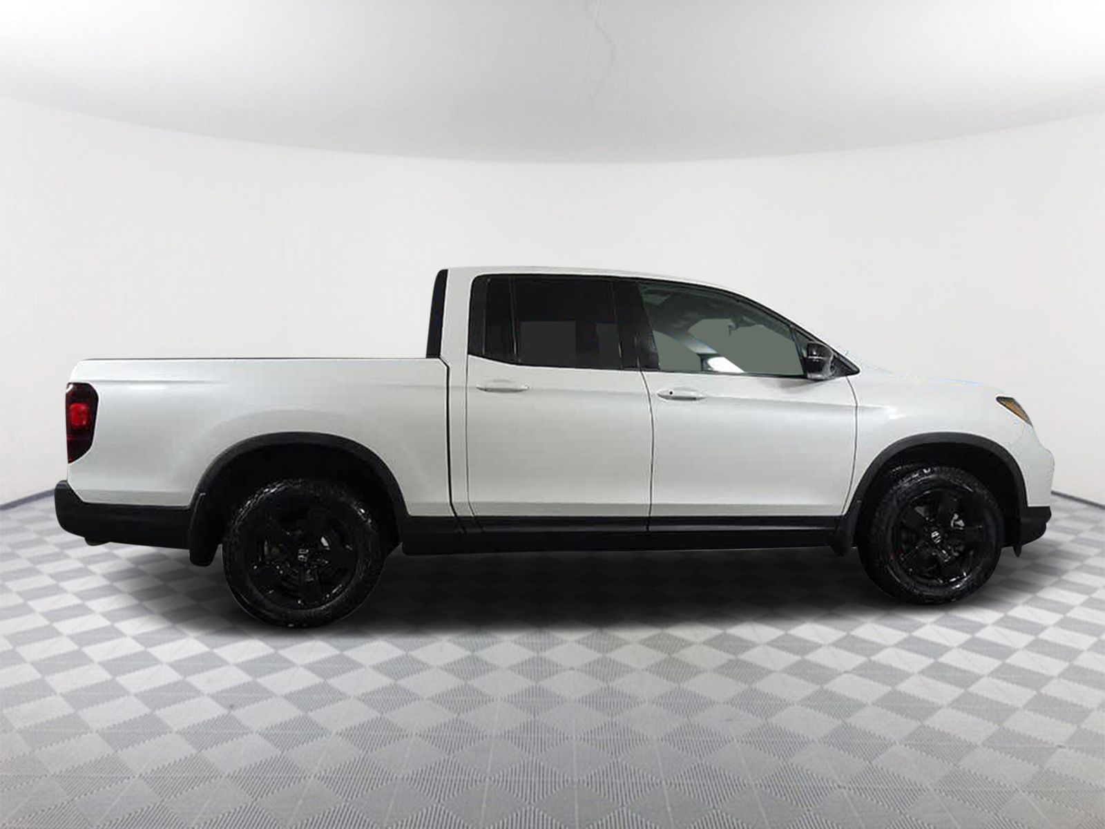 2025 Honda Ridgeline Black Edition 8