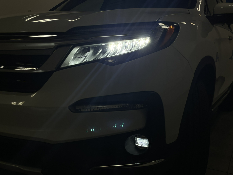 2022 Honda Pilot Touring 7-Passenger 4