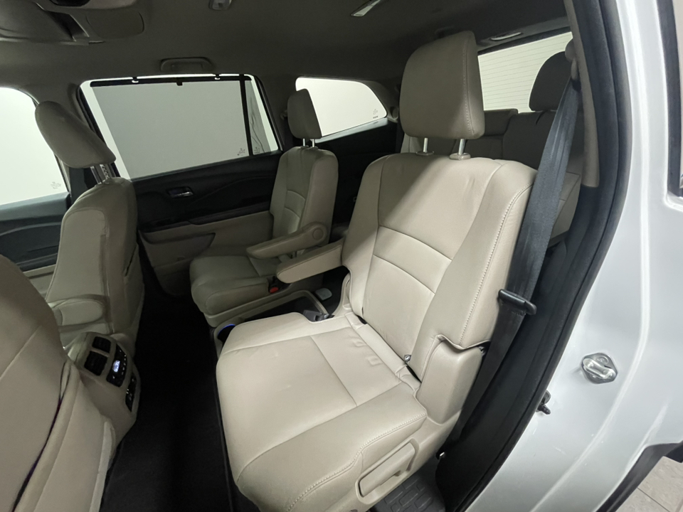 2022 Honda Pilot Touring 7-Passenger 25