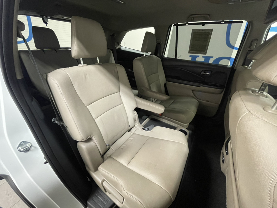 2022 Honda Pilot Touring 7-Passenger 37