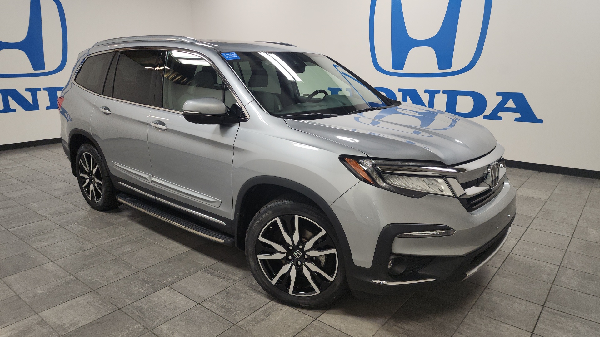 2019 Honda Pilot Touring 8-Passenger 2