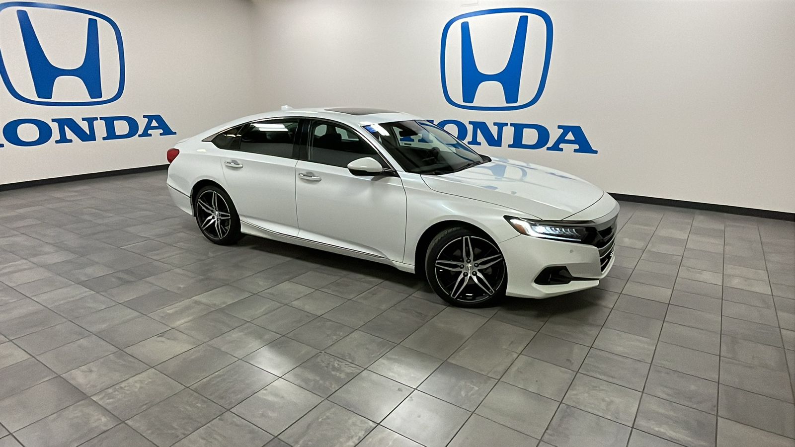 2021 Honda Accord Sedan Touring 1