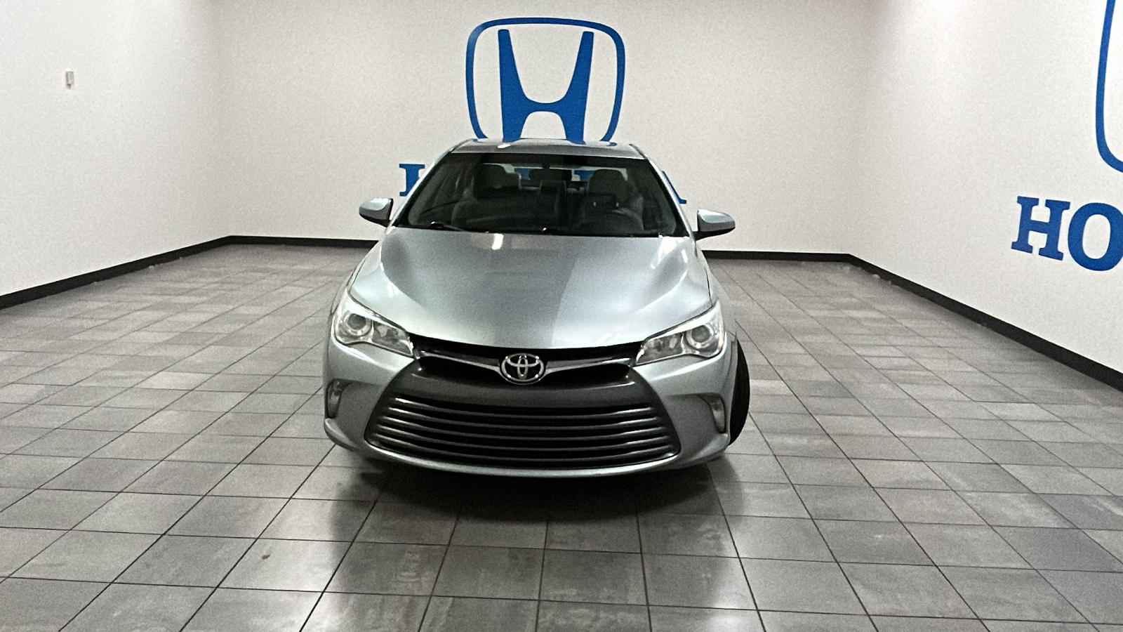 2016 Toyota Camry LE 2