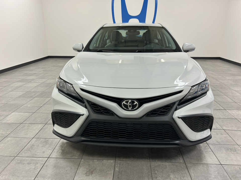 2022 Toyota Camry SE 2