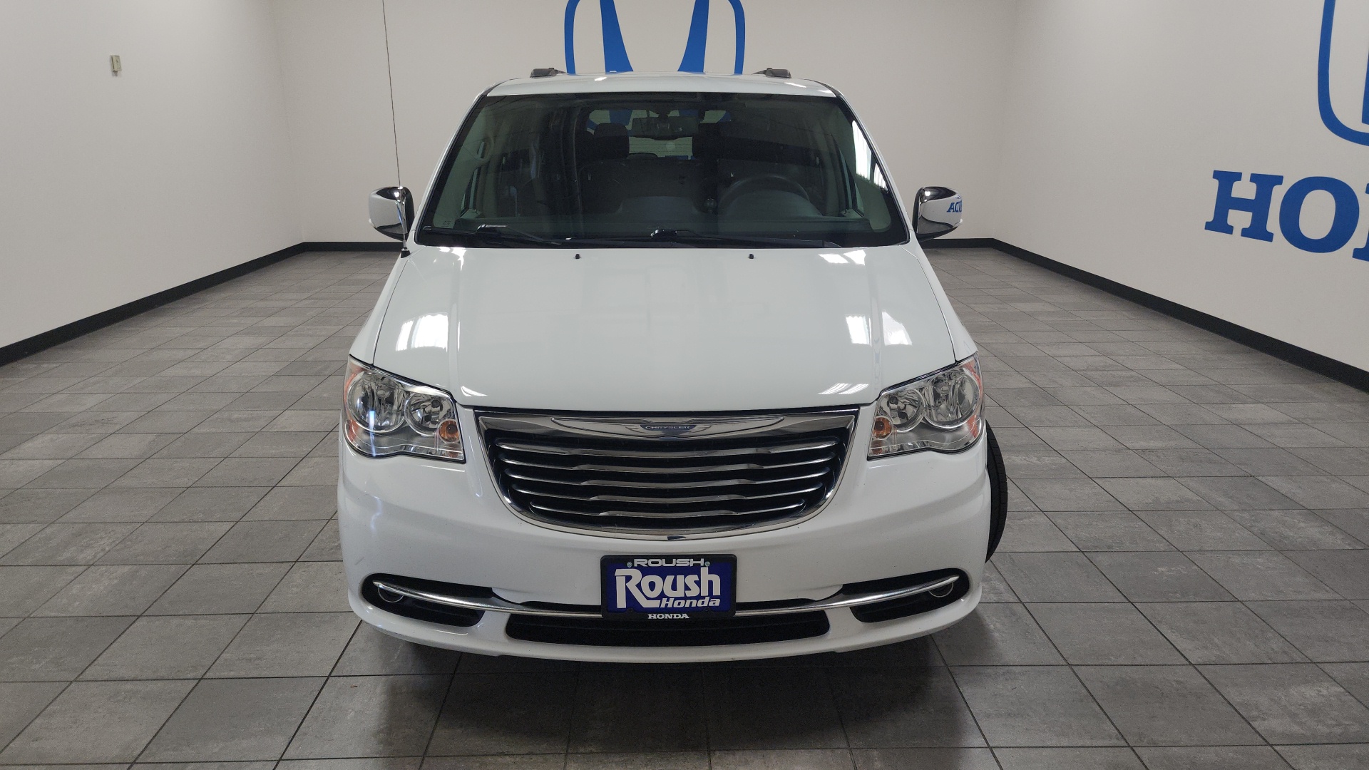 2016 Chrysler Town & Country Limited 3