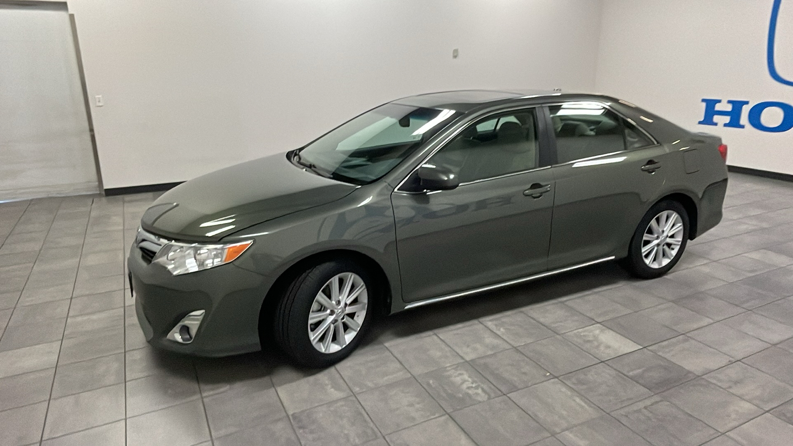 2012 Toyota Camry XLE 3